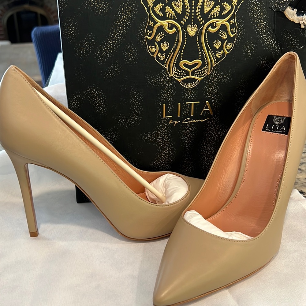 New in box Lita by Ciara size 40 nude heels